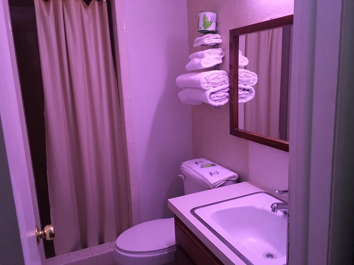 Skyliner Motel Stroud Екстериор снимка