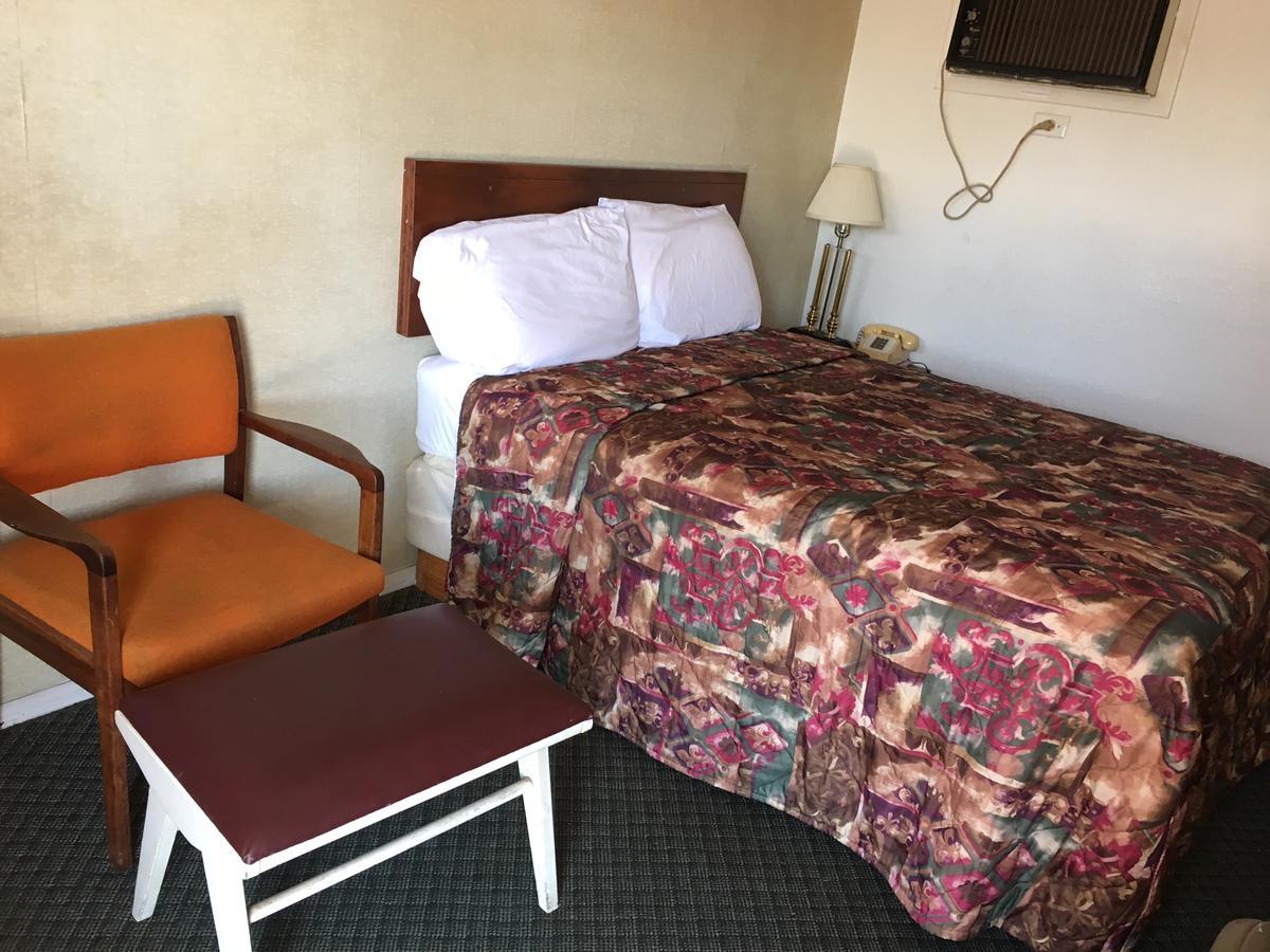 Skyliner Motel Stroud Екстериор снимка