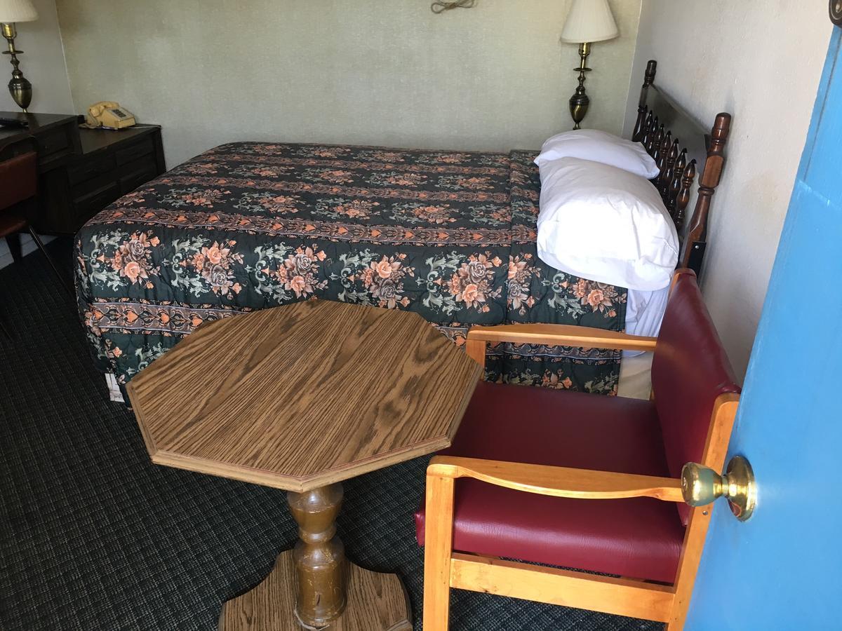 Skyliner Motel Stroud Екстериор снимка