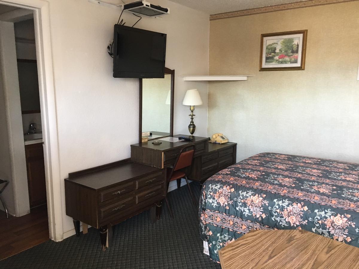 Skyliner Motel Stroud Екстериор снимка