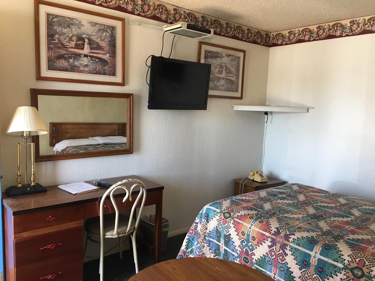 Skyliner Motel Stroud Екстериор снимка