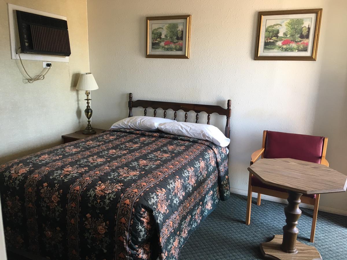 Skyliner Motel Stroud Екстериор снимка