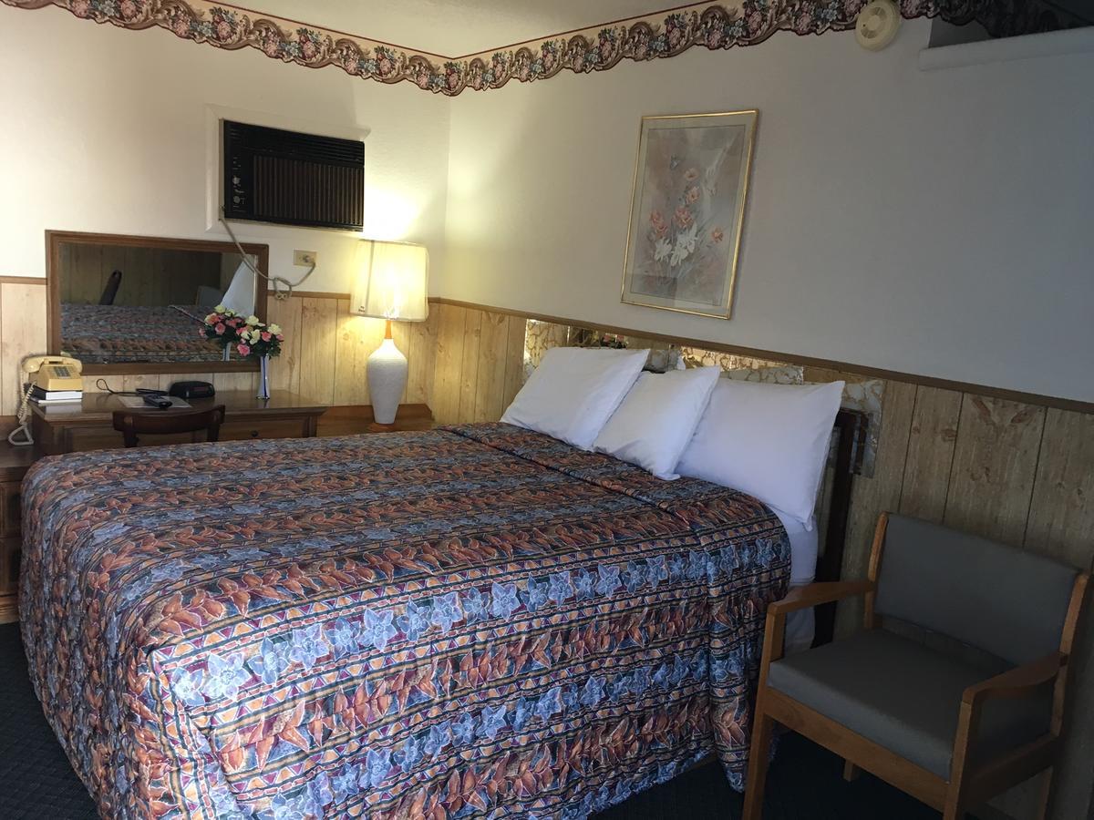 Skyliner Motel Stroud Екстериор снимка