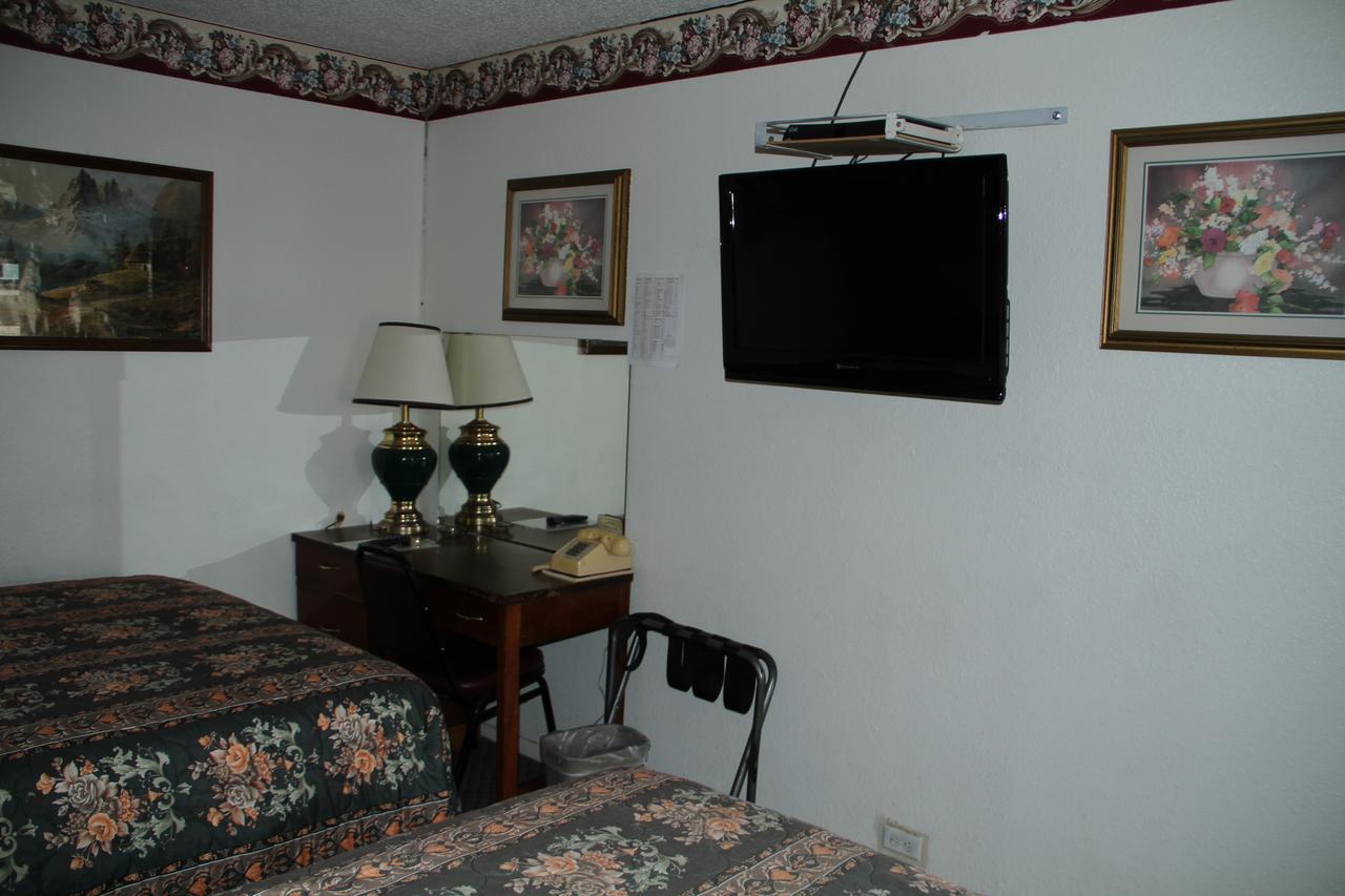 Skyliner Motel Stroud Екстериор снимка