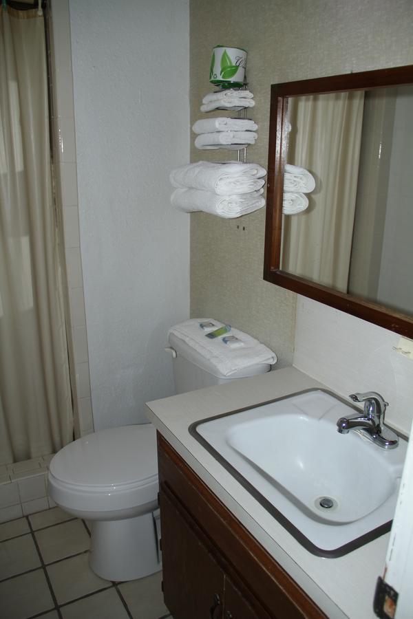 Skyliner Motel Stroud Екстериор снимка