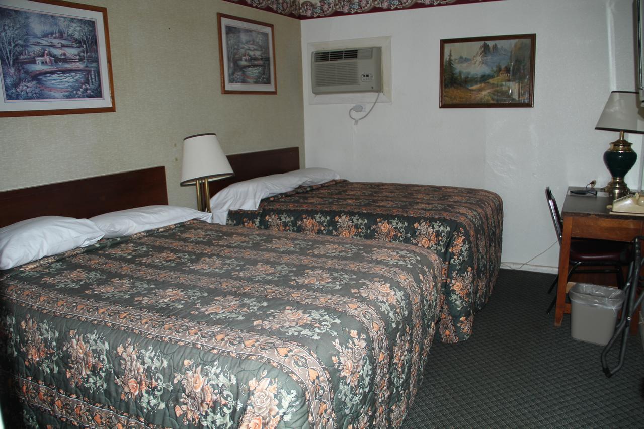 Skyliner Motel Stroud Екстериор снимка