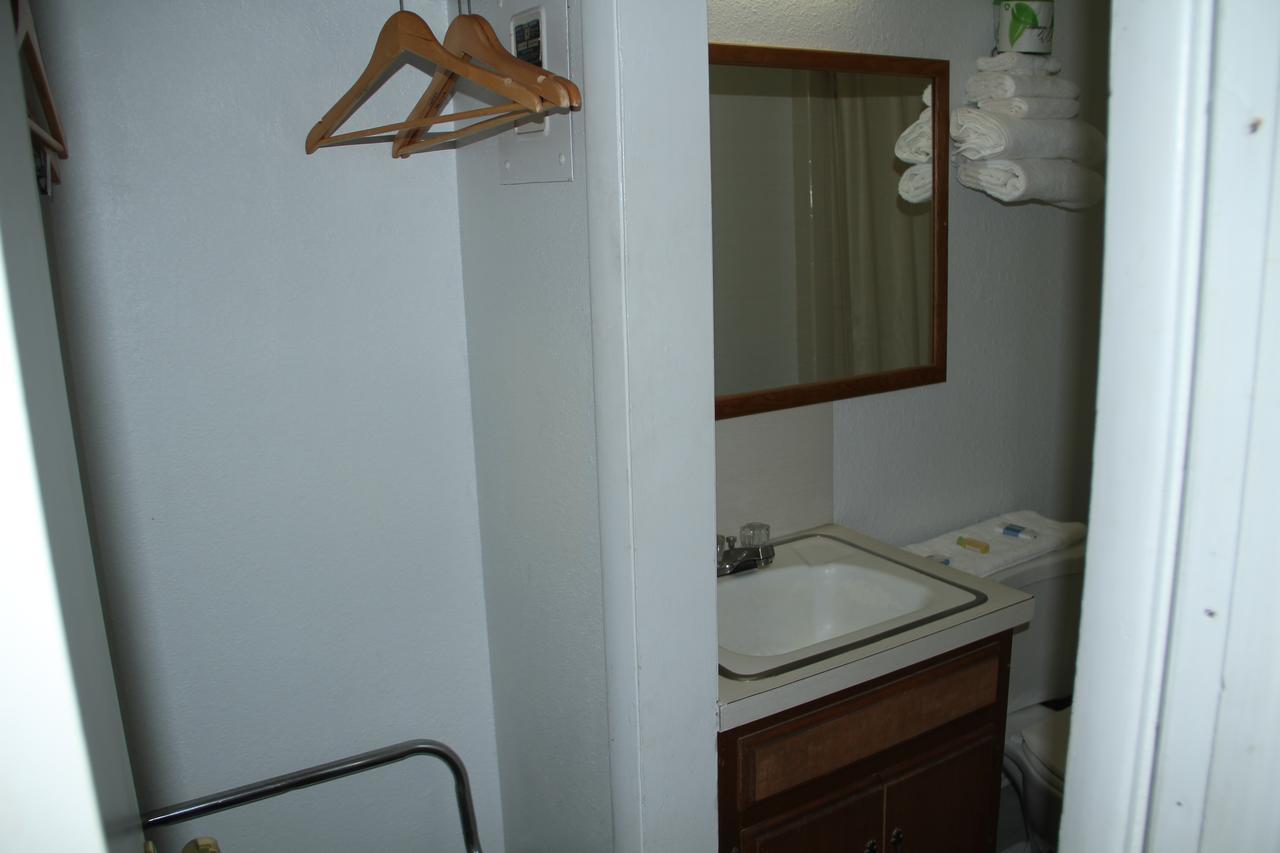 Skyliner Motel Stroud Екстериор снимка