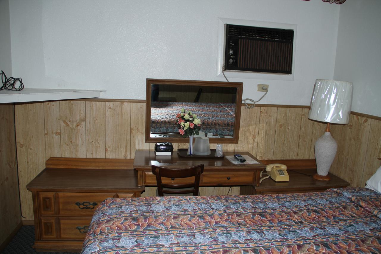 Skyliner Motel Stroud Екстериор снимка