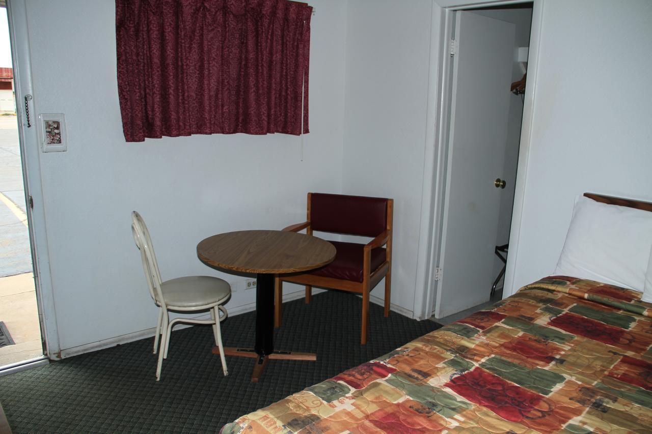 Skyliner Motel Stroud Екстериор снимка